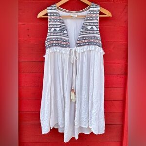 🟥 Knox Rose sleeveless tie front embroidered tassel open vest top